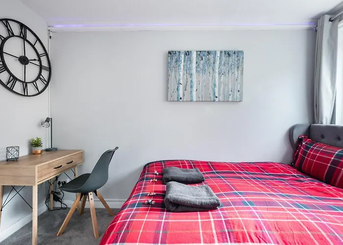 City Centre Stylish Apartment With Free Parking