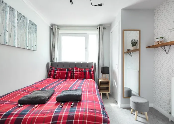 City Centre Stylish Apartment With Free Parking